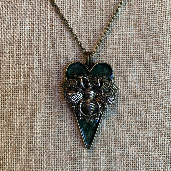 Bee Heart Necklace layered New Handmade - Picture 3 of 9